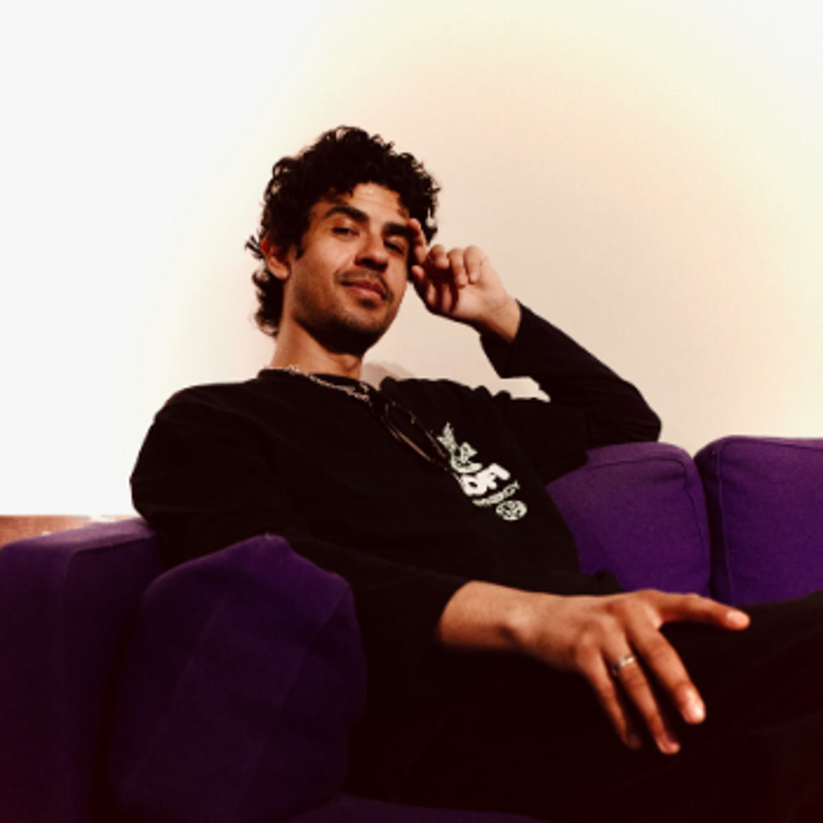 OLING owns debut on Yulia Niko’s AXEPT