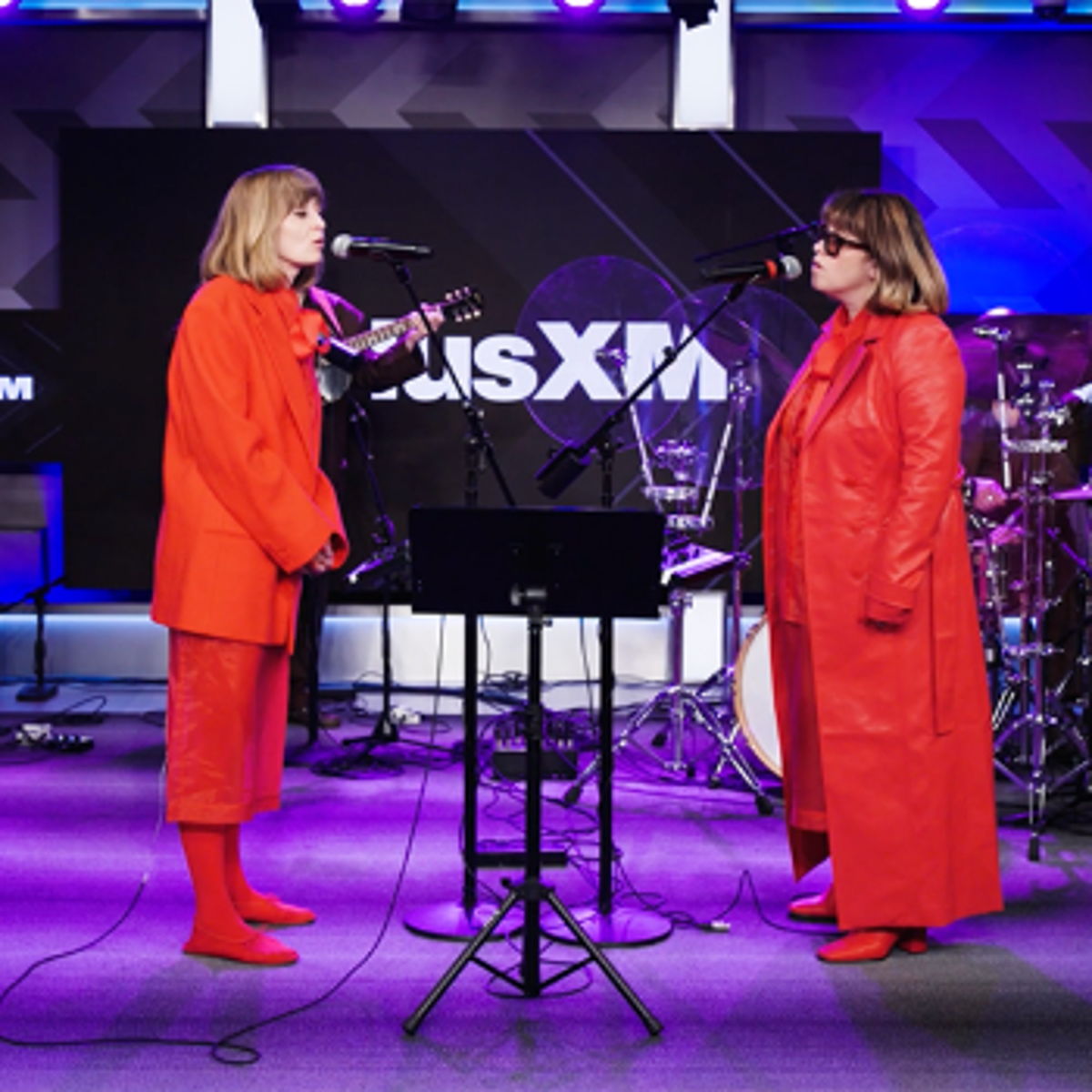 Listen to "Everybody Hurts (SiriusXM Session)"